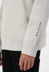 Oakley NEW RETRO SWEATER - Vesta - mist