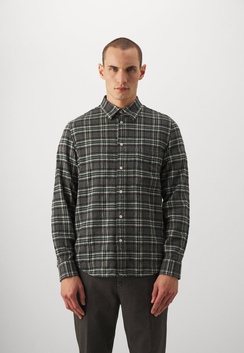Grå flannel-skjorte med grønne og hvide tern, knaplukning, krave og lange ærmer. Stoffet ser tekstureret og blødt ud.