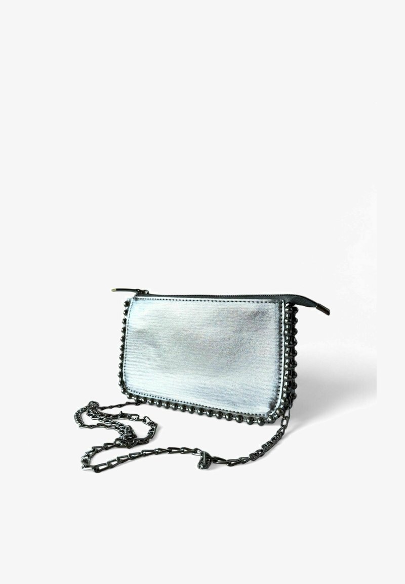 Mianqa Clutch - silver coloured