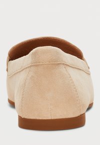 Lauren Ralph Lauren AVERI III SUEDE LOAFER - Loaferit/pistokkaat - sand dune