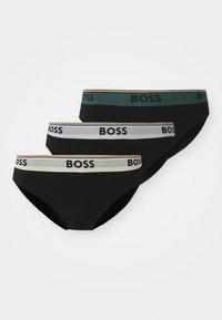 Trois slips noirs pour hommes avec des ceintures de marque en vert, gris et beige, chacun étiqueté "BOSS" sur un fond blanc.