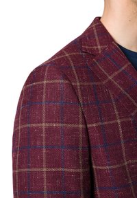 Bordowy marynarka w kratę, wykonana z teksturowanej tkaniny. Posiada niebieskie i złote linie w wzór kratkowany, z dopasowanym wykończeniem klap.