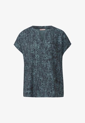 Bluzka krótki rękaw w niebiesko-czarny abstrakcyjny wzór, z dekoltem w szpic i luźnym fasonem, wykonana z lekkiego materiału.