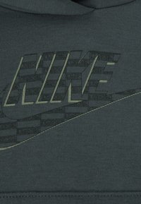 Nike Sportswear FUTURA WRAP PANT UNISEX SET - Dresside alumine osa - vintage green