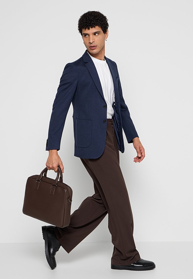 SLIM FIT
