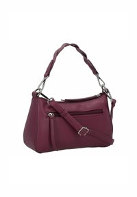 Sac à main en cuir bordeaux, avec une poche zippée, une bandoulière détachable et une anse en cuir tressé avec des accents en acier inoxydable.
