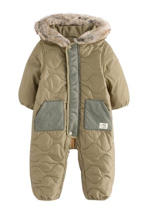 Mono de nieve para bebé acolchado en color beige con capucha forrada de piel, cierre frontal con broches y cremallera, y dos bolsillos delanteros grises.