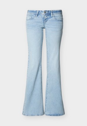 Φωτεινό μπλε τζιν με ψηλή μέση, κούμπωμα με κουμπί και φερμουάρ, τσέπες μπροστά και πίσω, και φαρδιά παντελόνια με καμπάνα.