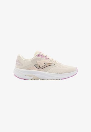 Zapatilla deportiva de color beige claro con parte superior de malla, acentos en rosa y media suela blanca. Presenta un logo en el lateral y un diseño con patrones en la parte superior.
