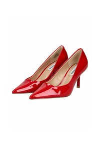 Escarpins en cuir verni rouge à talon aigu, avec des pointes fines et un talon stiletto élancé. Texture lisse avec un détail subtil de doublure intérieure.