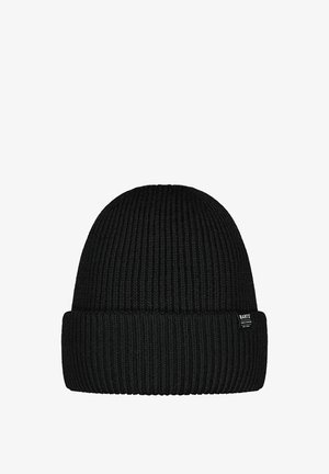 Zwarte gebreide beanie met ribbelstructuur, met een omgevouwen rand en een klein logo-label aan de zijkant. Eenvoudig, functioneel ontwerp.