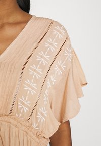 YAS Maxi šaty - light brown
