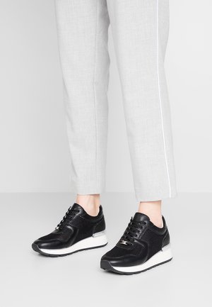 Trainers - black