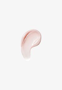 Lotion rosa cremosa, texture liscia, lucentezza brillante, con una forma curva che ricorda un campione, posata su uno sfondo bianco semplice.