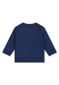 Maglietta a maniche lunghe blu navy con polsini e orlo a coste, realizzata in morbido tessuto di cotone, con un design semplice e colletto arrotondato.