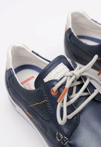 Fluchos F1695 - Zapatos con cordones - blue