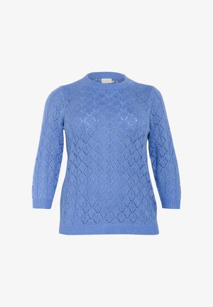 Jasnoniebieski sweter z dzianiny z diamentowym wzorem koronkowym, z rękawami długości trzy czwarte i okrągłym dekoltem, wykończony ściągaczami przy rękawach i u dołu.