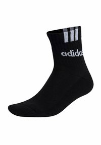 Czarna skarpetka do połowy łydki z białym logo Adidas i trzema białymi paskami blisko góry, pokazana na białym tle.