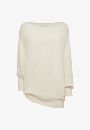 Pull léger beige à épaules dénudées, fabriqué en tissu doux, avec des manches longues et une coupe décontractée, se terminant par un ourlet légèrement incurvé.