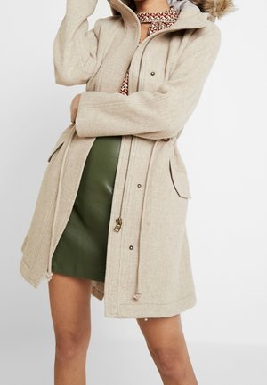 Klassinen takki - camel