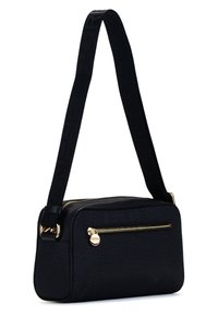 Borsa a spalla nera e texturizzata con forma rettangolare, dettagli in zip dorati e una larga tracolla in tessuto con motivo di logo.