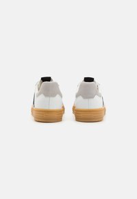 Tamaris Sneakers basse - white