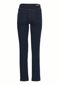 Vaqueros de mezclilla azul oscuro con corte recto, que cuentan con dos bolsillos traseros, costuras en contraste de color naranja y una etiqueta de cuero con la marca en la cintura.