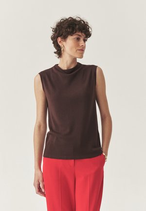 Top - nesquik brown