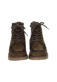 Braune Wildleder-Schnürstiefel mit strukturierter Oberfläche, kontrastierenden Nähten und rundem Zehenbereich. Verfügt über robuste Gummisohlen und Metallösen.