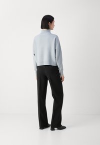 HUGO SESTY - Strickpullover - open grey
