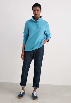 - Bluza