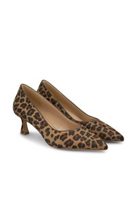 Décolleté con stampa leopardata, punta affilata e tacco basso. L'esterno presenta una texture morbida e un motivo di colore marrone chiaro e nero.