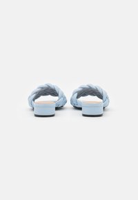 Monki Mulas - blue dusty light