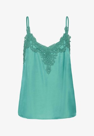 Turkusowy top na ramiączkach z koronkowymi detalami przy dekolcie w szpic i cienkimi regulowanymi ramiączkami, gładki materiał.