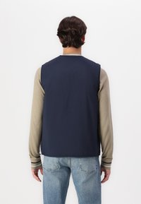 Lyle & Scott LIGHTWEIGHT FILLED GILET - Vesta - midnight navy