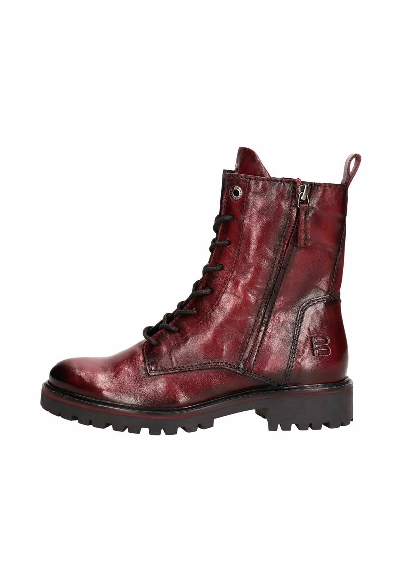 Burgundowe skórzane botki za kostkę z sznurowaniem, bocznym zamkiem błyskawicznym, teksturowaną cholewką i ruggedową podeszwą; posiadają wytłoczone logo z boku.