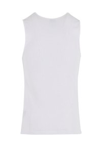 Hvit ermeløs tanktop laget av ribbestrikket stoff. Har en crew-halsutskjæring og en tettsittende fasong. Glatt tekstur uten mønstre eller detaljer.