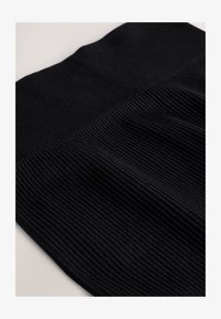 Unausgewählt, black