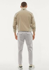 New Balance WIDE LEG JOGGER - Pantaloni sportivi - dockside/marrone chiaro
