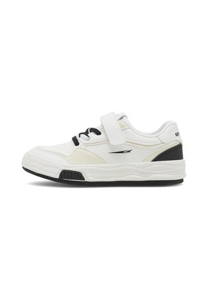 Białe i kremowe sneakersy z czarnym akcentem. Posiadają teksturowaną skórzaną powierzchnię, sznurowaną konstrukcję oraz rzep, który zapewnia pewne dopasowanie.