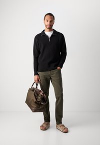 Antony Morato KURT COMFORT - Traperice suženog kroja - dark olive