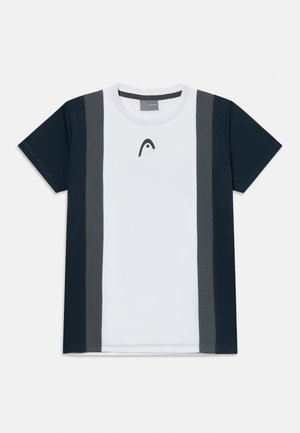 Sporta T-krekls ar īsām piedurknēm, baltu centrālo paneli, tumši zilām piedurknēm, pelēkām vertikālām svītrām un nelielu melnu logotipu krūšu rajonā.