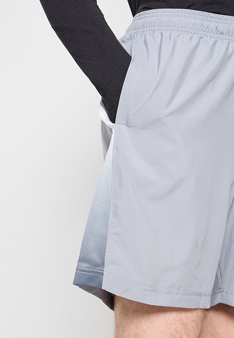 Kurze Sporthose