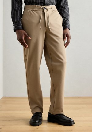 Lindbergh SUPERFLEX RELAXED FIT PANTS - Trousers - sand mix