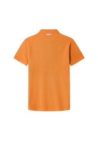 Polo a maniche corte di colore arancione brillante. Realizzato in tessuto liscio, con colletto classico e vestibilità regolare. Nessun motivo o accento visibile.