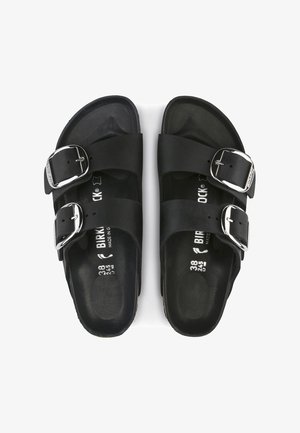 Fekete szandálok két állítható csattal, szintetikus anyagból, kontúrozott talpbéléssel és texturált belső talppal. 38-as méret.