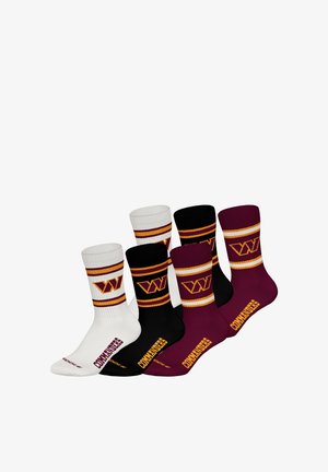 Zestaw skarpet w kolorach białym, czarnym i bordowym. Każda z nich ma kontrastowe paski i napis "COMMANDERS" w kolorze żółtym. Wykonane z mieszanki bawełny.