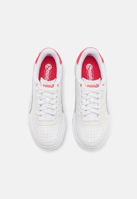 Puma CALI COURT MATCH - Tenisice - white/tart cherry