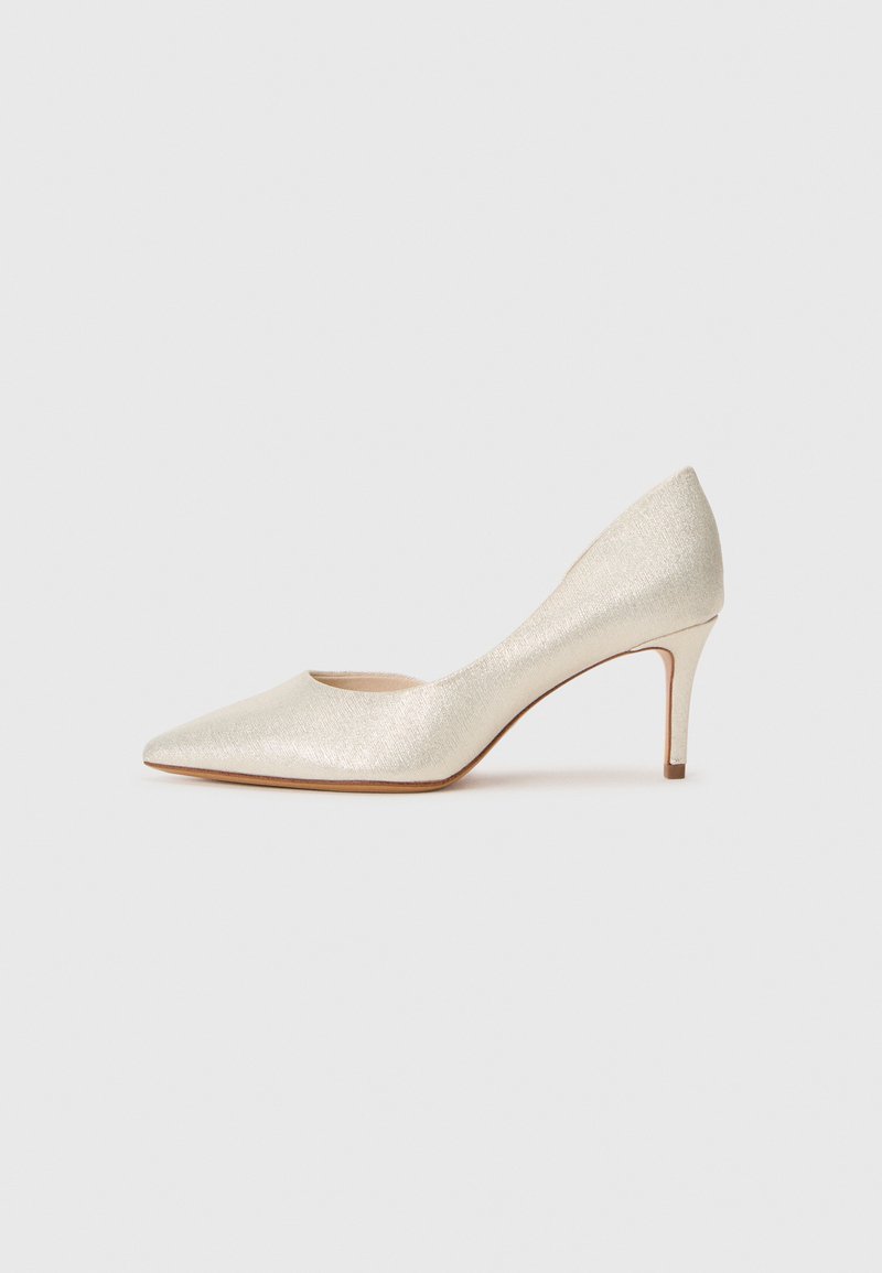 Puntige pump in glanzend champagne stof, met een laag uitgesneden ontwerp en een 7 cm stiletto hak met een gladde afwerking en minimalistische stijl.