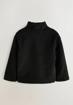 Must musta pullover jakk musta kõrge kraega, tekstuurse pinnaga, pikkade varrukatega ja sirge alumise servaga. Ei mingeid nähtavaid sulgemisi ega kaunistusi.